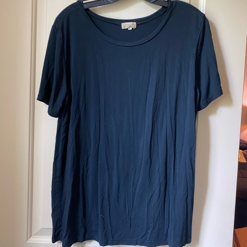 Black Piko short sleeve shirt